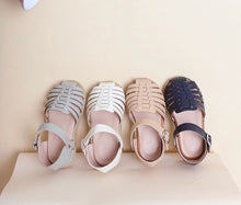Load image into Gallery viewer, Black yo sandals