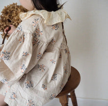 Load image into Gallery viewer, Floral Ruffled Blouse