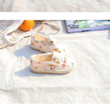 Load image into Gallery viewer, Floral slip-on shoes