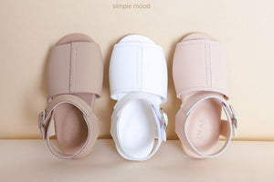 Simple line sandals