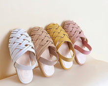 Load image into Gallery viewer, Crisscross sandals