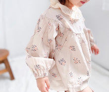 Load image into Gallery viewer, Floral Ruffled Blouse