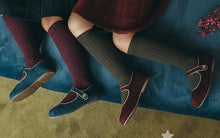 Load image into Gallery viewer, Red Velvet Flat Shoes