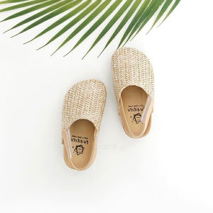 Leaf sandals