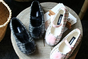 Black Pom flat