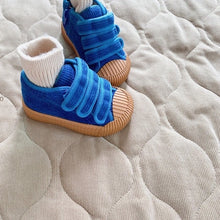 Load image into Gallery viewer, 779 blue sneakers