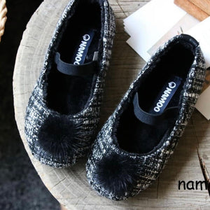 Black Pom flat