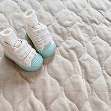 Load image into Gallery viewer, 779 green sneakers