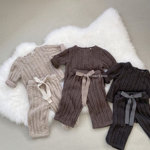 Line knit top bottom set