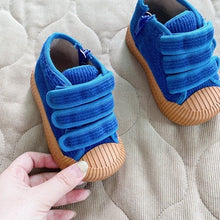 Load image into Gallery viewer, 779 blue sneakers