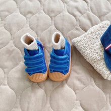 Load image into Gallery viewer, 779 blue sneakers